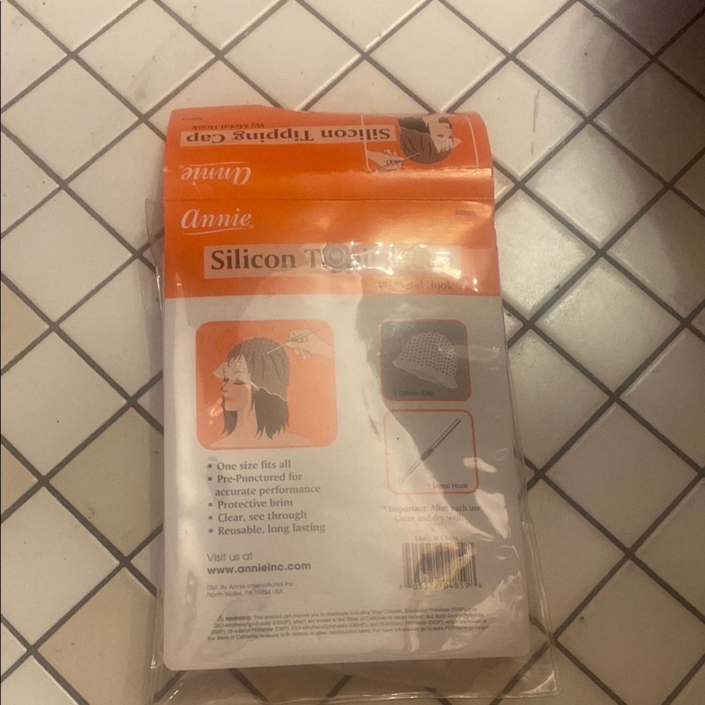 Annie Silicon Tipping Cap in White to color & highlight hair at home.